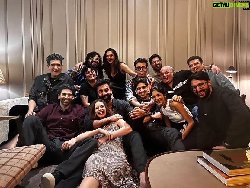 Ranbir Kapoor Instagram - Team #YJHD Last Night📸🔥 #10yearsofyehjaawanihaideewani #Ranbirkapoor #AyanMukerji #deepikapadukone #kalkikoechlin #adityaroykapoor