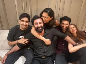 Ranbir Kapoor Instagram - Team #YJHD Last Night📸🔥
#10yearsofyehjaawanihaideewani 

#Ranbirkapoor #AyanMukerji #deepikapadukone #kalkikoechlin #adityaroykapoor