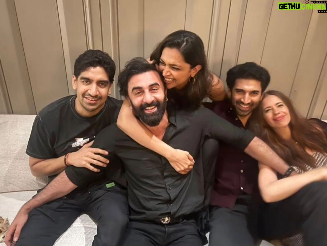 Ranbir Kapoor - 47.4K Likes - Team #YJHD Last Night📸🔥
#10yearsofyehjaawanihaideewani
#Ranbirkapoor #AyanMukerji #deepikapadukone #kalkikoechlin #adityaroykapoor