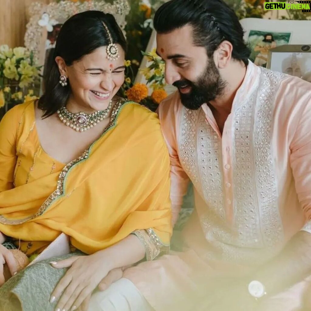 Ranbir Kapoor Instagram - Congratulations! ❣️ The light is indeed here ✨ Alia Bhatt and Ranbir Kapoor welcome a baby girl! ☀️ #AliaBhatt #RanbirKapoor