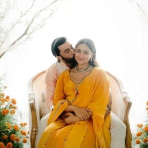 Ranbir Kapoor Instagram - #AliaBhatt admitted at Ambani hospital for delivery at 7:30am today 

#GoodLuck for the parents to be #RanbirKapoor & Alia bhatt ❤