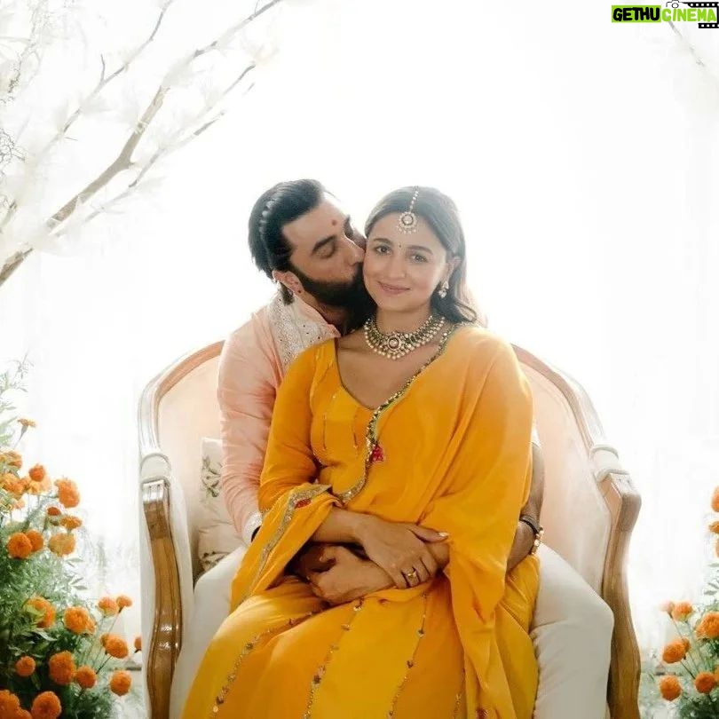 Ranbir Kapoor - 79K Likes - #AliaBhatt admitted at Ambani hospital for delivery at 7:30am today
#GoodLuck for the parents to be #RanbirKapoor & Alia bhatt ❤