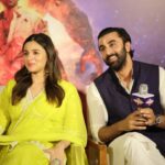 Ranbir Kapoor Instagram - Ranbir Kapoor & Alia Bhatt in Ahmedabad today. 💛 #Brahmastra #ranbirkapoor #aliabhatt #Ranbiralia