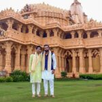 Ranbir Kapoor Instagram - Ranbir Kapoor and Ayan Mukerji at Somnath Temple today 🙏🏻🕉 #RanbirKapoor #Brahmastra