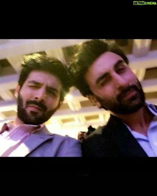 Ranbir Kapoor Instagram - #Ranbirkapoor with #KartikAaryan 📸