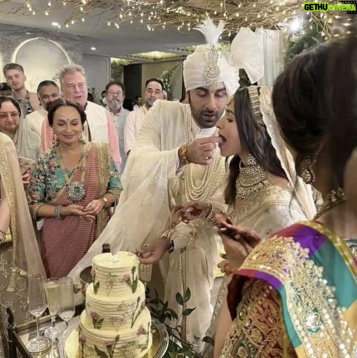 Ranbir Kapoor - 66.3K Likes - It's been a year already 😍
Here's wishing Alia bhatt and Ranbir Kapoor a Very Happy wedding anniversary 💍🥂❣️
#AliaBhatt #RanbirKapoor