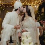 Ranbir Kapoor Instagram - It's been a year already 😍 Here's wishing Alia bhatt and Ranbir Kapoor a Very Happy wedding anniversary 💍🥂❣️ #AliaBhatt #RanbirKapoor