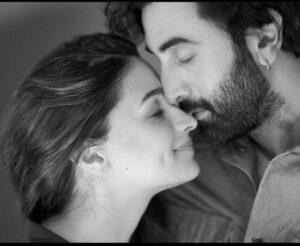 Ranbir Kapoor Instagram - BIG DAY for #Ranbiralia 💞 #6nov 

#AliaBhatt and #RanbirKapoor welcome their 1st child, a baby girl ✨