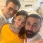 Ranbir Kapoor Instagram - 💛 #AliaBhatt #ranbirkapoor