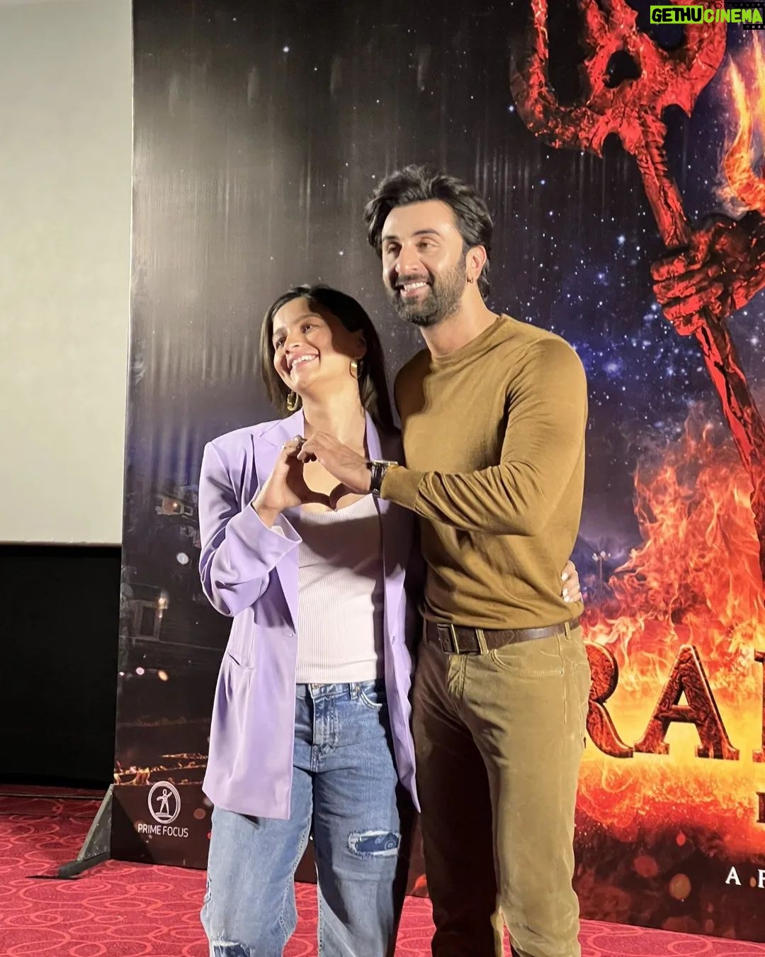 Ranbir Kapoor - 47.9K Likes - The trio in Delhi today! ❤️
#RanbirKapoor #AliaBhatt #AyanMukerji #Brahmastra