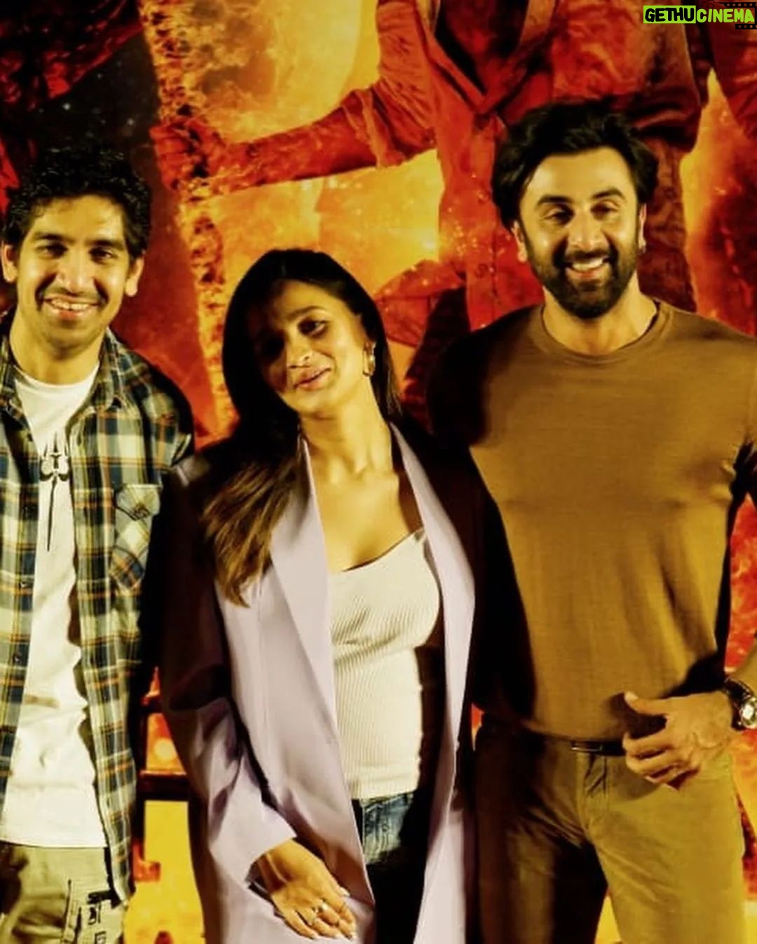 Ranbir Kapoor - 47.9K Likes - The trio in Delhi today! ❤️
#RanbirKapoor #AliaBhatt #AyanMukerji #Brahmastra