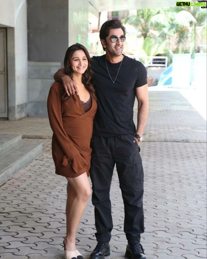 Ranbir Kapoor - 112.3K Likes - #RanbirKapoor and #AliaBhatt get papped while at a promotional event for #Brahmastra 💥
#DevaDeva