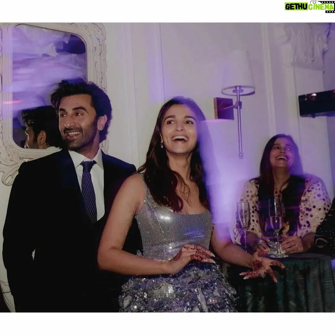 Ranbir Kapoor Instagram - Literally cannot get over these cute pictures of #RanbirKapoor and #AliaBhatt ☀️