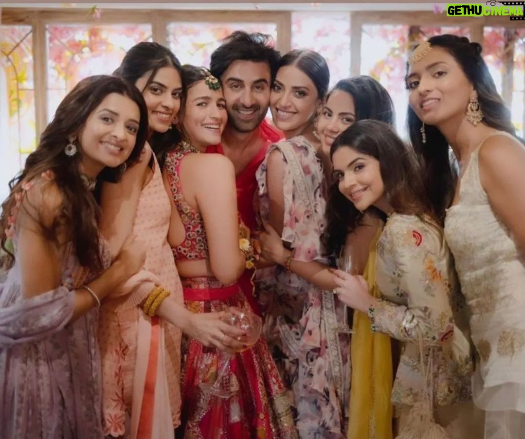 Ranbir Kapoor - 43.4K Likes - Ranbir kapoor with Alia bhatt & her girl squad! ❤️
#RanbirKapoor #AliaBhatt #RanbirAliaWedding