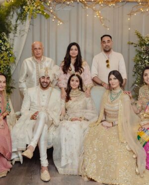 Ranbir Kapoor Instagram - Fam ❣️

#ranbirkapoor #AliaBhatt #RanbirAlia