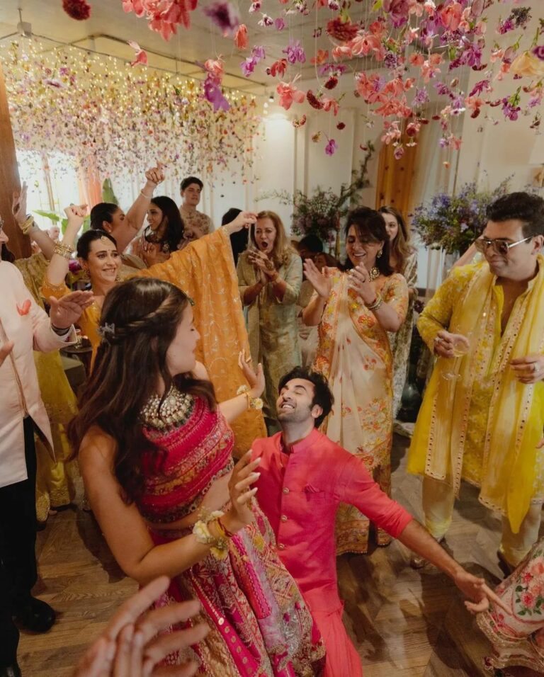 Ranbir Kapoor Instagram - More Pictures📸🌸 #RanbirAliaWedding #RanbirKapoor #Aliabhatt