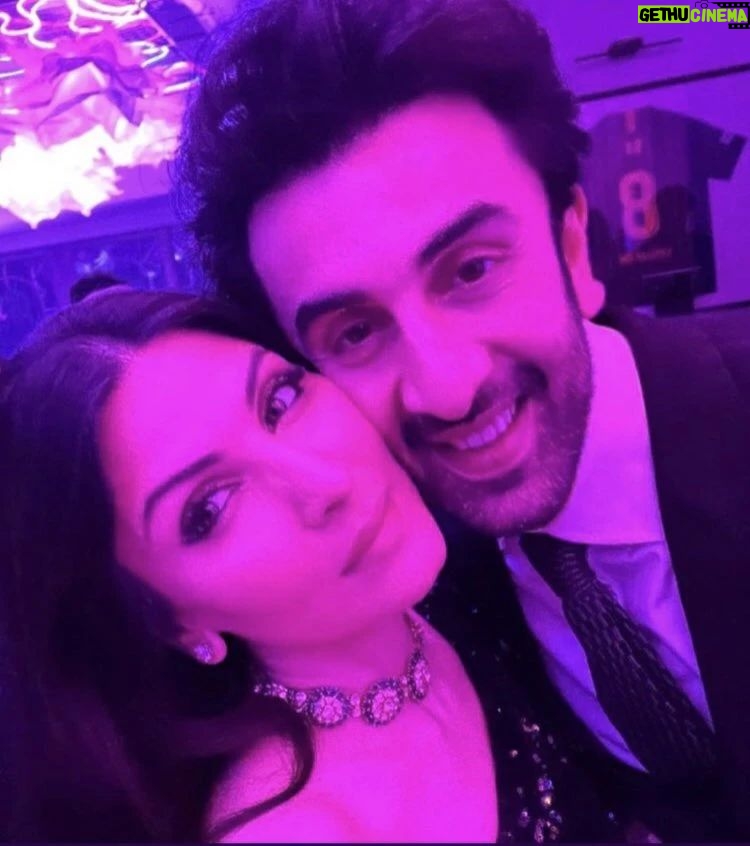 Ranbir Kapoor Instagram - #RiddhimaKapoorSahni shares a selfie with bhai #RanbirKapoor from his wedding bash. 💜