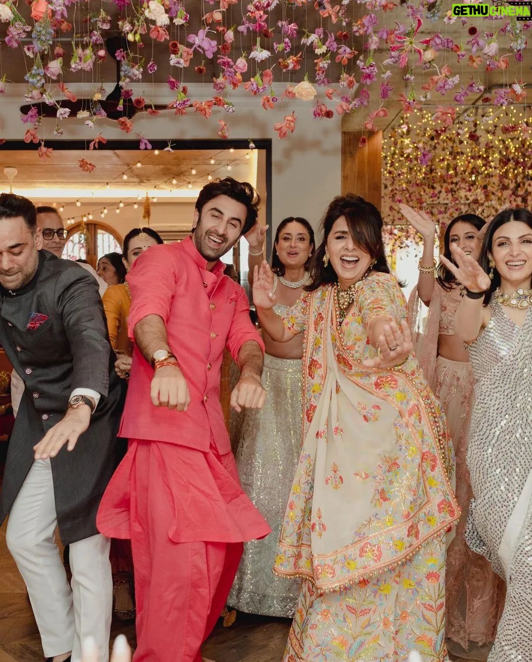 Ranbir Kapoor - 60.9K Likes - Love light and happiness 🌸
#ranbirkapoor #AliaBhatt #RanbirAlia