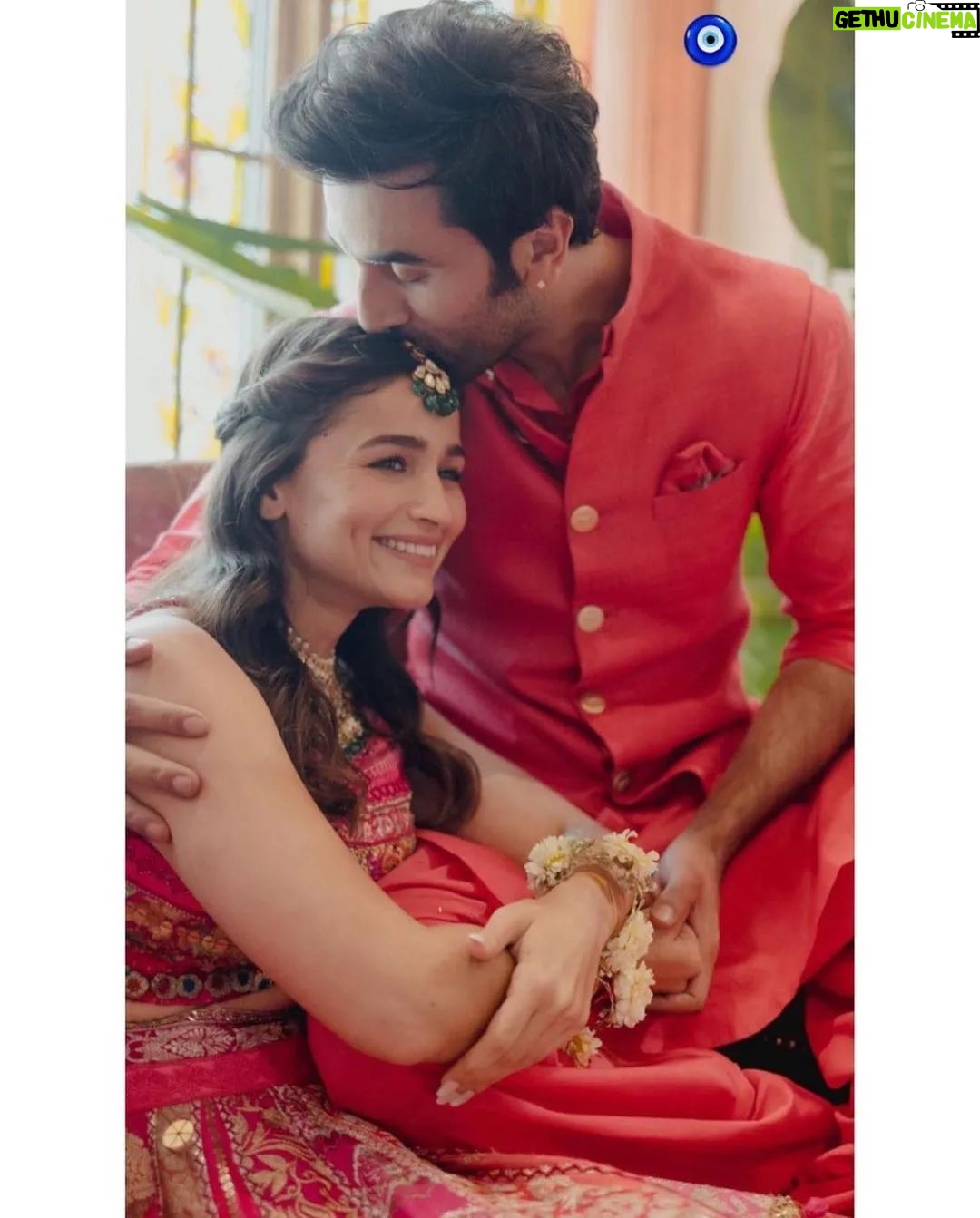 Ranbir Kapoor - 77.2K Likes - Love light and happiness 🌸
#ranbirkapoor #AliaBhatt #RanbirAlia