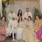 Ranbir Kapoor Instagram - With family🌹 #RanbirKapoor #AliaBhatt #RanbirAliaWedding