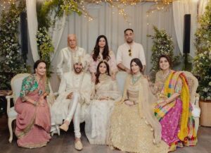 Ranbir Kapoor Instagram - With family🌹 

#RanbirKapoor #AliaBhatt #RanbirAliaWedding