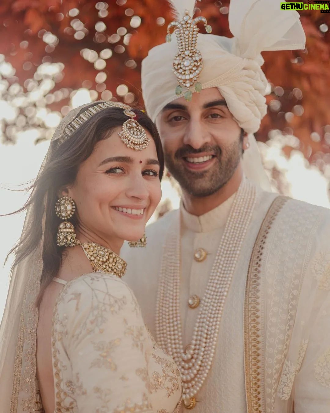 Ranbir Kapoor - 44.7K Likes - love has never looked this subtly powerful 🧿♾
#RanbirAliaWedding • #RanbirKapoor • #AliaBhatt |