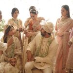 Ranbir Kapoor Instagram - Tying the knot! #KareenaKapoorKhan, #KarismaKapoor, #NeetuKapoor, #RiddhimaKapoorSahni and #NitashaNanda surround #RanbirKapoor and #AliaBhatt during the wedding ceremony. 💕