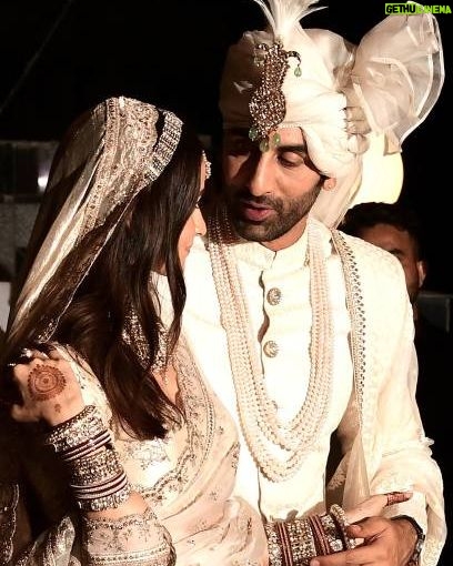 Ranbir Kapoor Instagram - Candid πΈπ€ #RanbirKapoor #AliaBhatt #RanbirAliaWedding