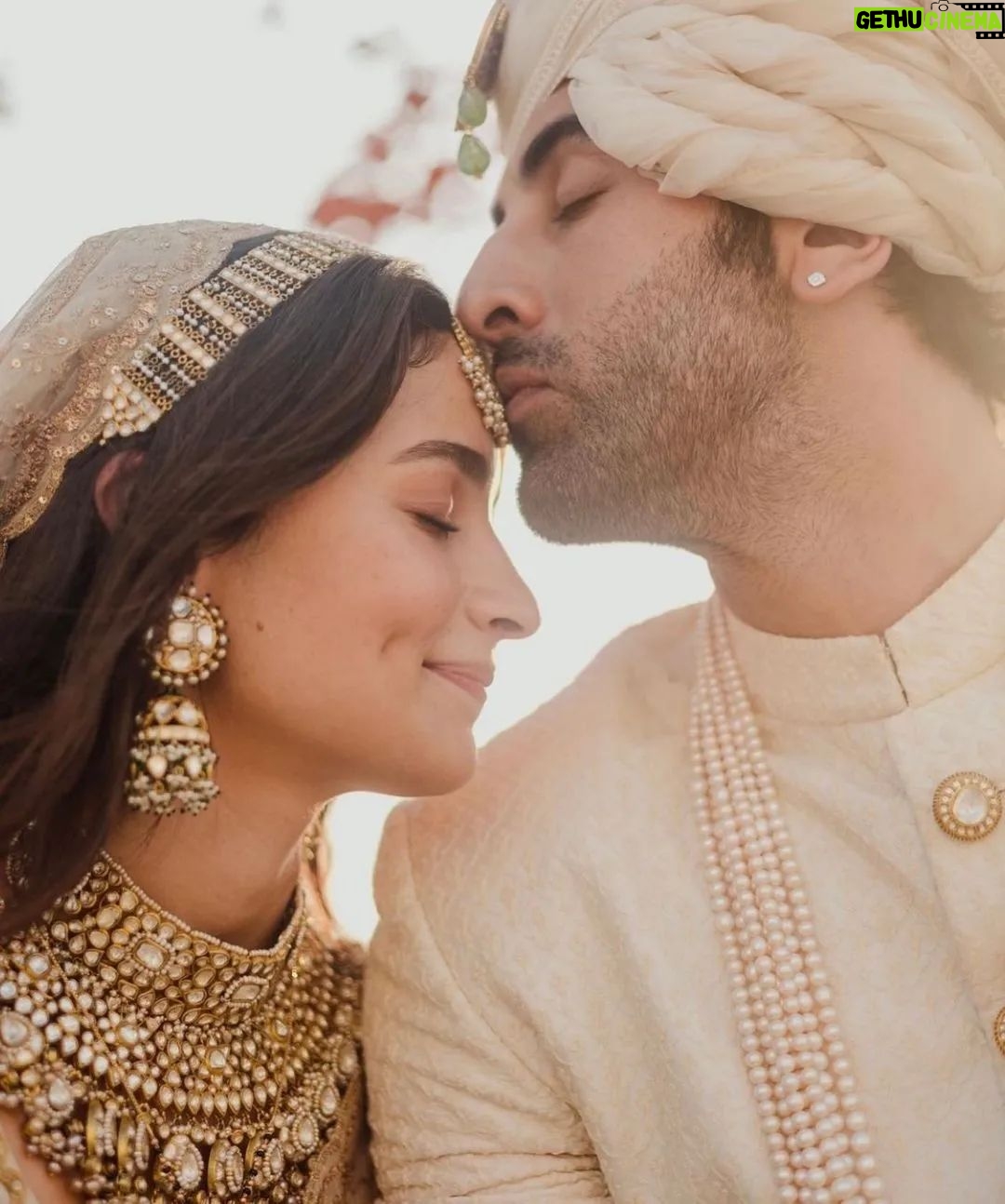 Ranbir Kapoor - 71.6K Likes - Mr & Mrs Kapoor 💍❤
#RanbirAliaWedding #RanbirKapoor #AliaBhatt