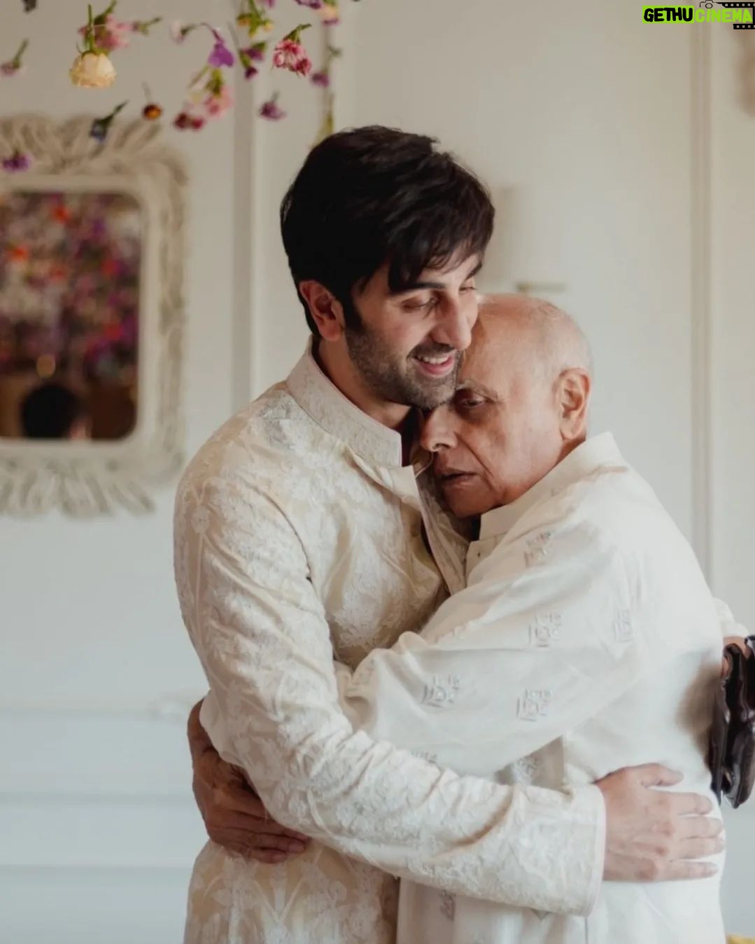 Ranbir Kapoor - 152.7K Likes - Ranbir Kapoor with his Father In-law ❤️🥺
#RanbirKapoor #AliaBhatt #RanbirAliaWedding