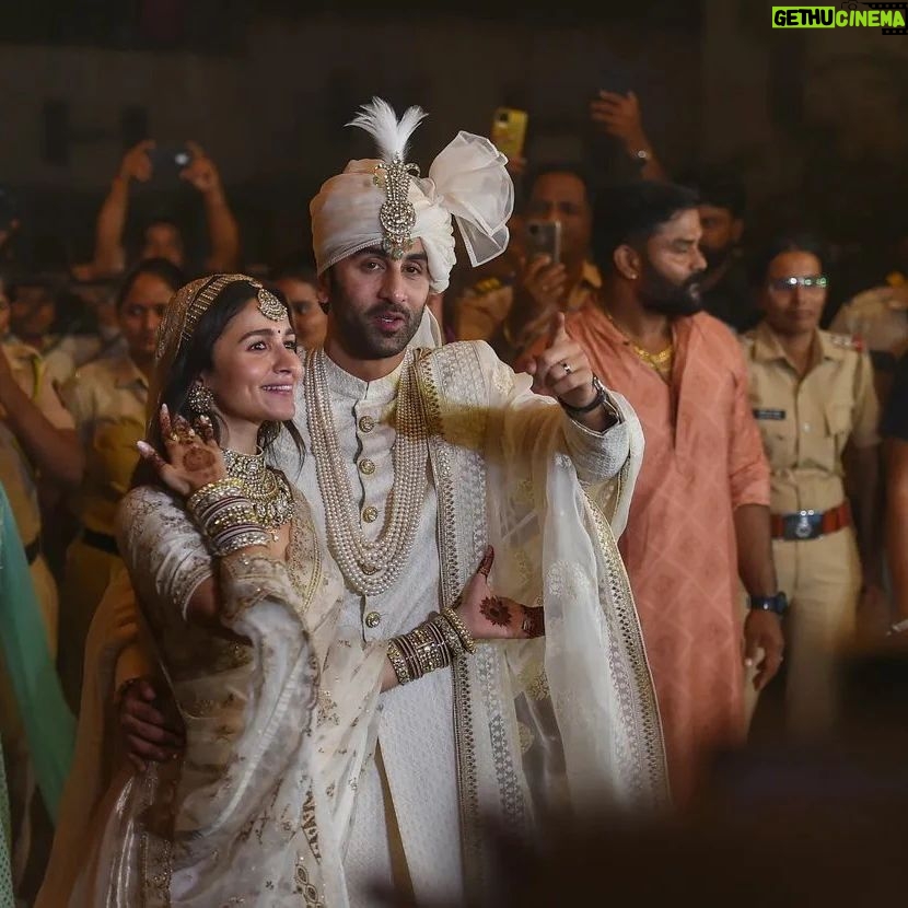 Ranbir Kapoor - 62.4K Likes - ❤❤🧿🧿
#RanbirAliaWedding #RanbirKapoorAliaBhattWedding #RanbirKapoor #AliaBhatt