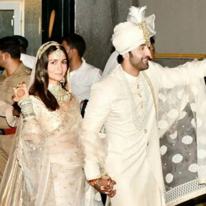 Ranbir Kapoor Instagram - Mr & Mrs Kapoor 💍❤ @aliabhatt_777

#RanbirAliaWedding #RanbirKapoor #AliaBhatt