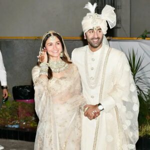 Ranbir Kapoor Instagram - Mr & Mrs Kapoor 💍❤ @aliabhatt_777

#RanbirAliaWedding #RanbirKapoor #AliaBhatt