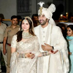 Ranbir Kapoor Instagram - Mr & Mrs Kapoor 💍❤ @aliabhatt_777

#RanbirAliaWedding #RanbirKapoor #AliaBhatt