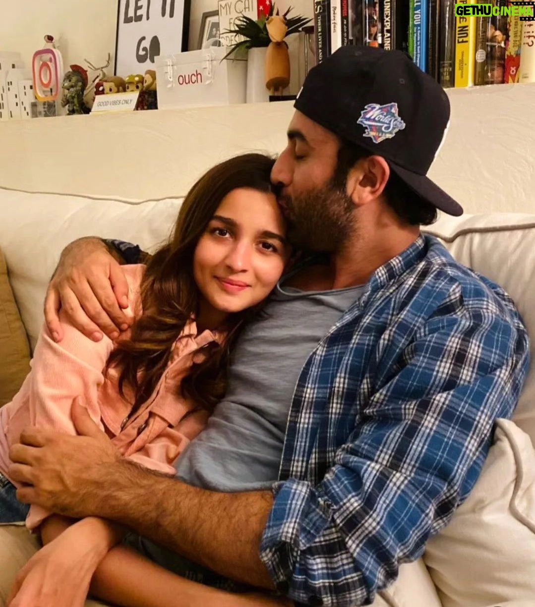 Ranbir Kapoor Instagram - #AliaBhatt: I can be my truest, most authentic self with #RanbirKapoor 💓