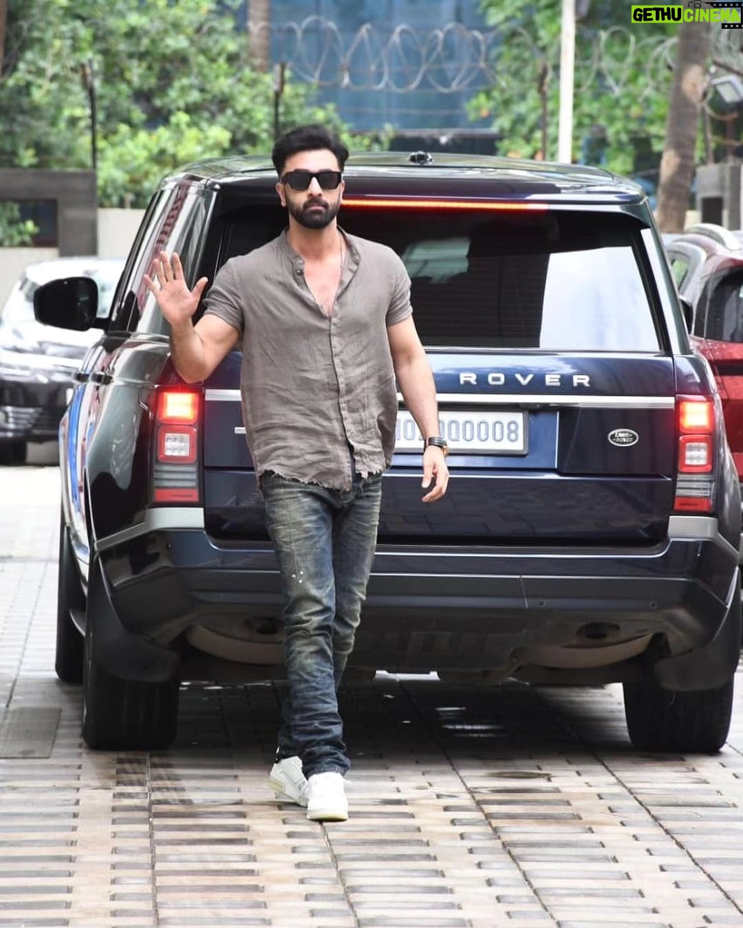 Ranbir Kapoor Instagram - #Ranbirkapoor spotted yesterday πΈππ₯