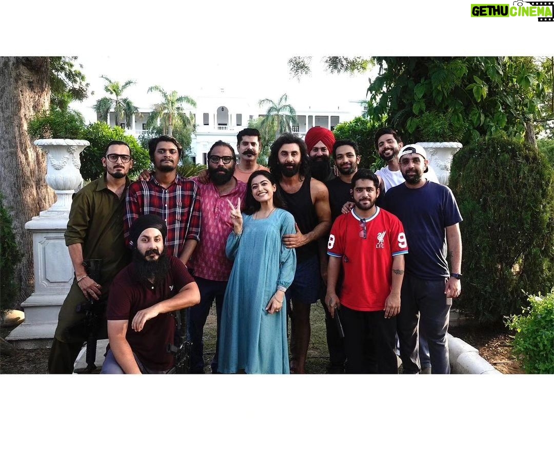 Ranbir Kapoor - 43.4K Likes - Team Animal 📸😍
#RanbirKapoor #BobbyDeol #RashmikaMandanna #BhushanKumar #PranayReddyVanga #ShivChanana #AnimalInCinemasNow #AnimalTheFilm #Animal