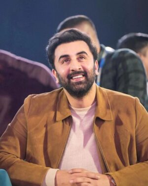 Ranbir Kapoor Instagram - Looking like a WOW 😍🔥💥

#Ranbirkapoor