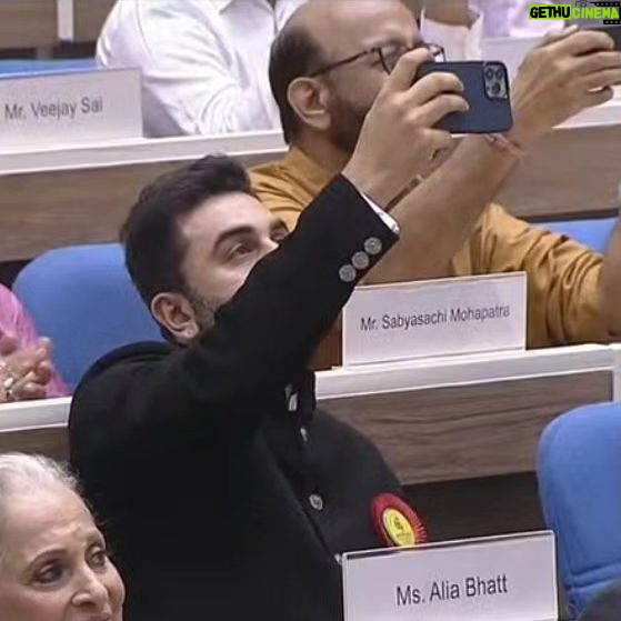 Ranbir Kapoor - 45.4K Likes - Moment of the day 😍❤
Proud Husband #RanbirKapoor Films #AliaBhatt As She Receives National Film Award 2023 For #GangubaiKathiawadi In #Delhi 💥
#AliaBhatt #RanbirKapoor #NationalAwards