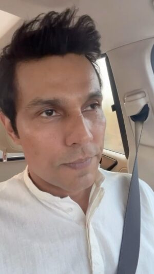 Randeep Hooda Instagram - 2003 ka badla 2023 mein …. Leke Rahege. 🇮🇳🏆
Come on India! Let’s bring the Cup Home!
#worldcup #cricketworldcup2023 #indvsaus #worldcupfinal #cwc2023 #cricket #indianteam #viratkohli #rohitsharma #shubmangill #explore #reelsinstagram #reelsindia #shami #bumrah #bleedblue