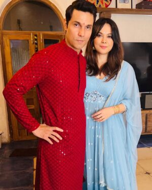 Randeep Hooda Instagram - From ours to yours 
#HappyDiwali 🪔🪔🧨🧨🎇🎇🎇

#Diwali #ShubhDeepawali