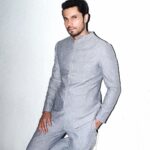 Randeep Hooda Instagram – Suit up !

Outfit- @rishtabyarjunsaluja 
Stylist @edwardlalrempuia
#Team Eddie @asulkr @sincerely.saumya @yuthiccaa

#style #fashion #Grey #HappyHalloween #mamifilmfestival #halloween #OOTD Nita Mukesh Ambani Cultural Centre