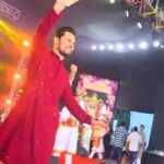 Randeep Hooda Instagram – #HappyNavratri and #HappyDussehra everyone 🎉🙏
The atmosphere was electrifying at the navratri  pandal, mesmerising to see the energy and unity in celebrating these beautiful sacred days together … Overwhelmed by all your love❤️

#JaiShreeRam #JaiDurgaMaa 🙏🏻#Navratri #Pandal #Music #Garba #reelsinstagram #explore #reelsindia #reelkarofeelkaro