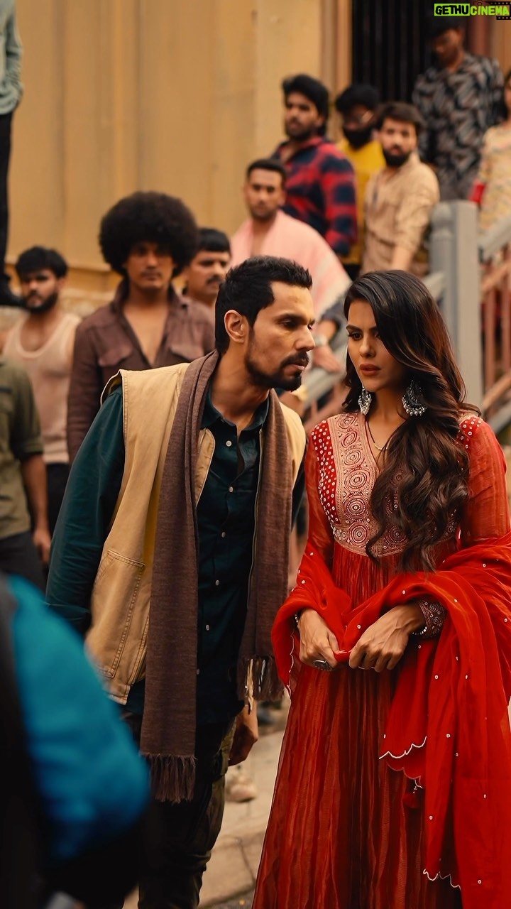 Randeep Hooda Instagram - #Zohrajabeen तेरे आशिक थे तेरे आशिक हैं तेरे पैरों के जूते नहीं! Kaisa laga aap sab ko #Zohrajabeen Video? Acha laga ho toh reels banao 🤗 . . . . #reelsinstagram #reelsindia #explore #musicvideo #reelkarofeelkaro