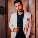 Randeep Hooda Instagram - Craving Hot Chocolate 🍫😛 Suit: @raghavendra.rathore Shoes: @joeshuonline Stylist: @edwardlalrempuia Assistant stylist: @asulkr MUAH @renukapillai_official @pankaj_hair_rtist Talent Management : @panchalic @jelly_bean_ent Photographer - @sparsh.photography PR & Artist Reputation agency - @studiounees @planetmediapr