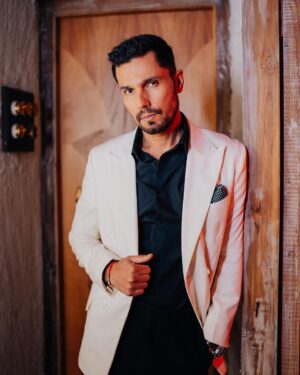 Randeep Hooda Instagram - Craving Hot Chocolate 🍫😛

Suit: @raghavendra.rathore 
Shoes: @joeshuonline 
Stylist: @edwardlalrempuia
Assistant stylist: @asulkr
MUAH @renukapillai_official @pankaj_hair_rtist 
Talent Management : @panchalic @jelly_bean_ent 
Photographer - @sparsh.photography 
PR & Artist Reputation agency - @studiounees @planetmediapr