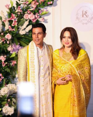 Randeep Hooda Instagram - From 'I' to 'We' in a happily ever after ❤️

Photography: @sushiltenz 
Wearing: @wangkheiphee_mantris_handloom
Lin’s blouse: @11tareng 
MUA: @pritammoirangthemm
Jewellery: @manibazar_jewellery