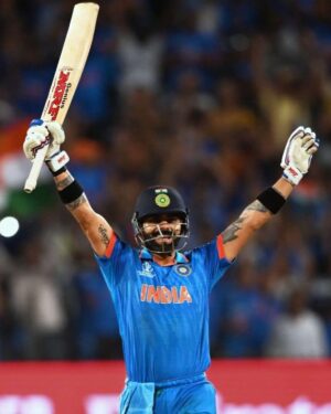Randeep Hooda Instagram - Bow to the KING! A cricketing spectacle at Wankhede, KING KOHLI has etched his legacy with a world record 50th ODI century. Absolutely phenomenal performance by @virat.kohli 🐐🔥 
#ViratKohli #INDvsNZ #CWC23 #KingKohli #teamindia