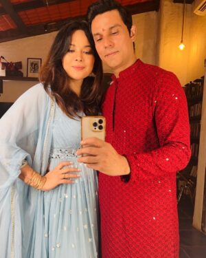 Randeep Hooda Instagram - From ours to yours 
#HappyDiwali 🪔🪔🧨🧨🎇🎇🎇

#Diwali #ShubhDeepawali