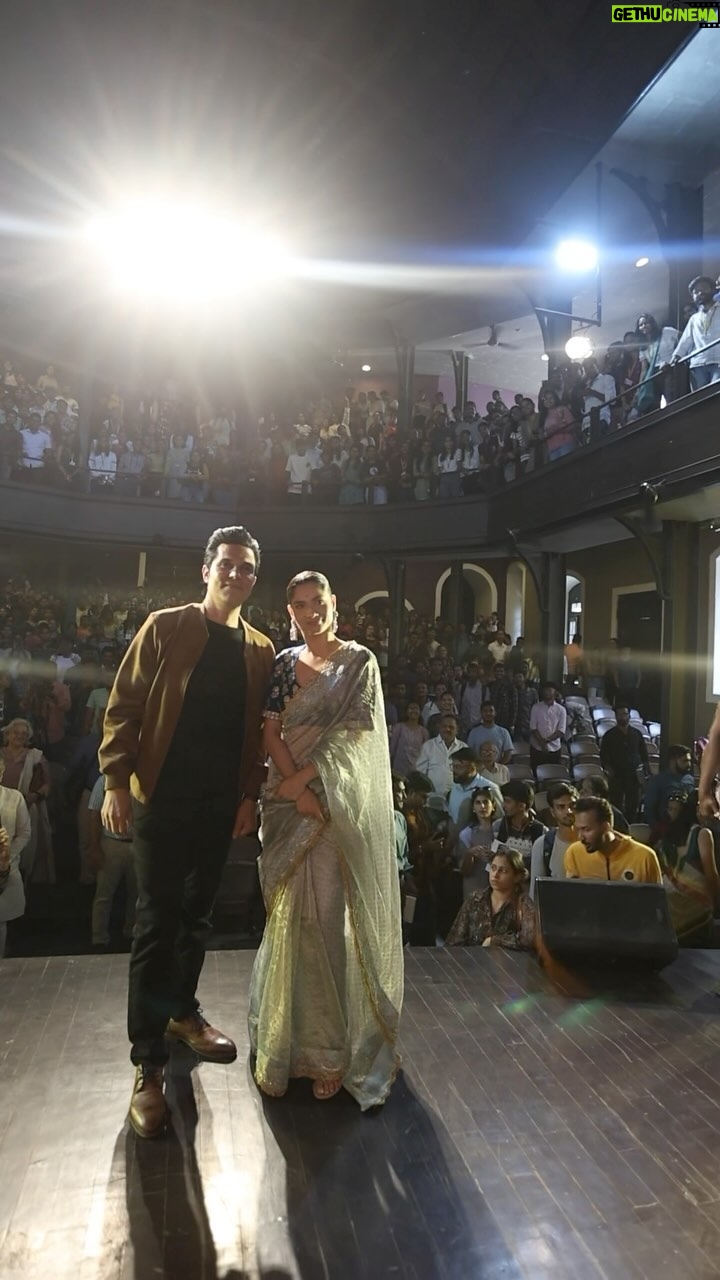 Randeep Hooda Instagram - Immersed in history at @fergusson_college_cultural, where the seeds of #SwatantryaVeerSavarkar’s revolution were sown 🌱 A moment of privilege at the launch of #SwatantryaVeerSavarkarTrailer in Marathi. (Link in bio) In cinemas on 22nd March. #VeerSavarkarOn22March #WhoKilledHisStory @zeestudiosofficial @randeephooda @anandpandit @officialsandipssingh @yogirahar31 @anandpanditmotionpictures @officiallegendstudios @randeephooda_films @avakfilms @lokhandeankita @amit.sial @iampallesingh @crimrinal @rajeshkhera1 @alwaystheantagonist @tirrtha @anjalihoodamd @mathiasduplessy @sandeshshandilya @sambata__00 #JayPatel @alwaystheantagonist @utkarshnaithani @i.samkhan @roopa_pandit @zeecinema @anuragbedii @zeemusiccompany @anwarali.khan.568 @jelly_bean_ent @panchalic @renukapillai_official @sonukuntalofficial @whiteapplellp @krishna.arvind @kameshkarna @varunmishra @savarkarthefilm @roopesh6699 @sahilbalharaa #RandeepHooda #VeerSavarkar #Savarkar